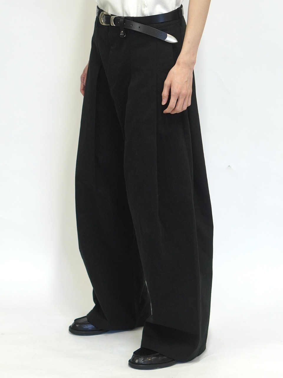 東京店WEB限定受注制【Chikashitsu +】deep tuck cotton wide slacks (3color)