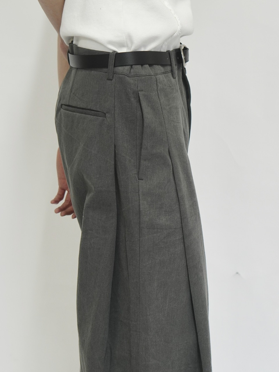 東京店WEB限定受注制【Chikashitsu +】deep tuck cotton wide slacks (3color)