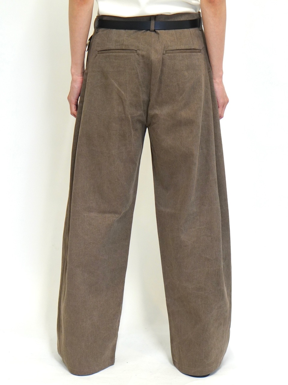 東京店WEB限定受注制【Chikashitsu +】deep tuck cotton wide slacks