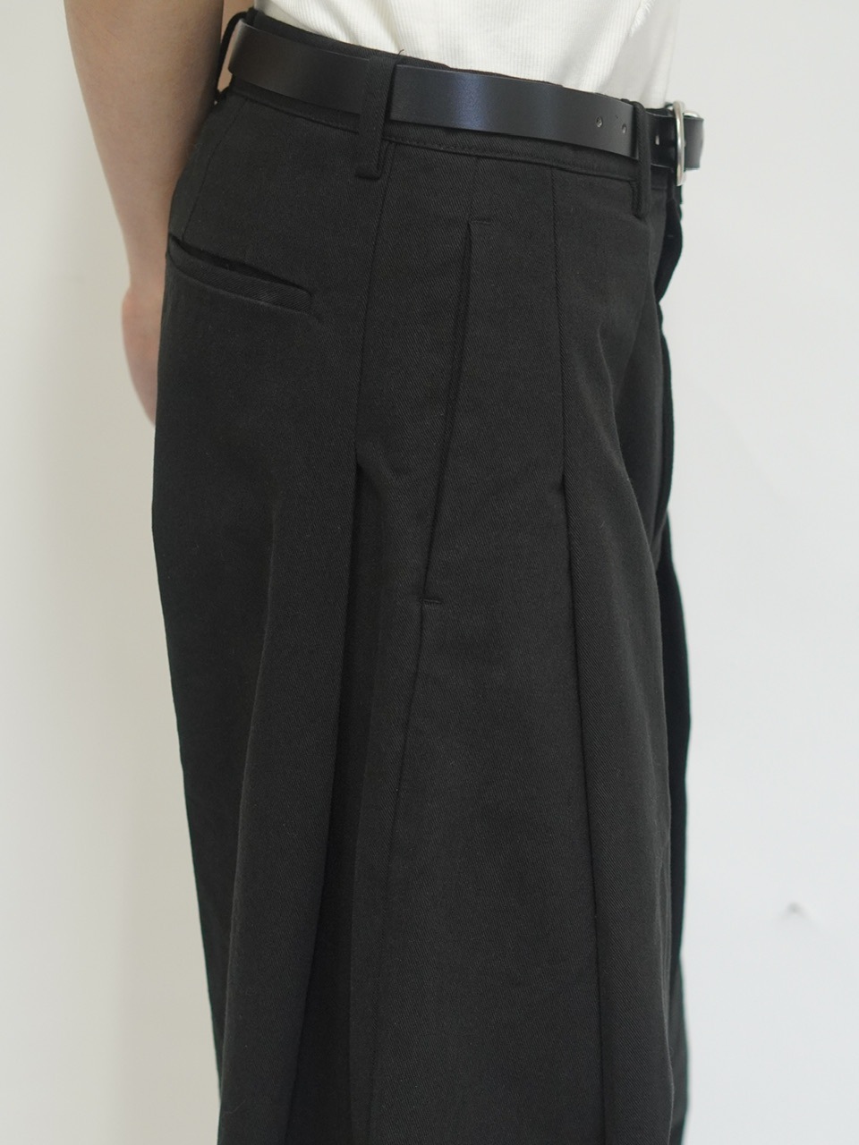 東京店WEB限定受注制【Chikashitsu +】deep tuck cotton wide slacks (3color)