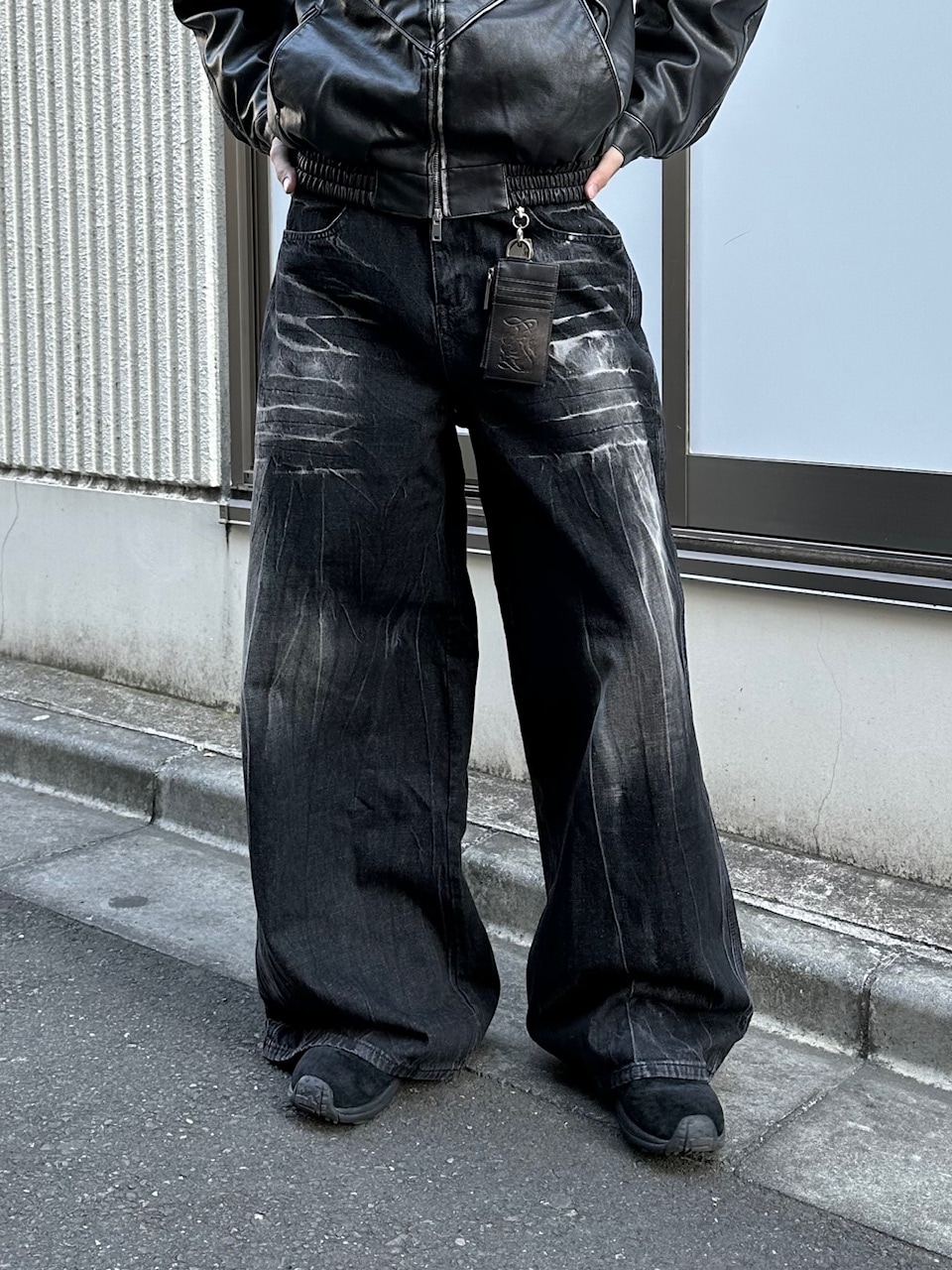 全国どこでも送料無料！ 大阪店WEB限定受注制【Chikashitsu denim wide wash +】crack パンツ