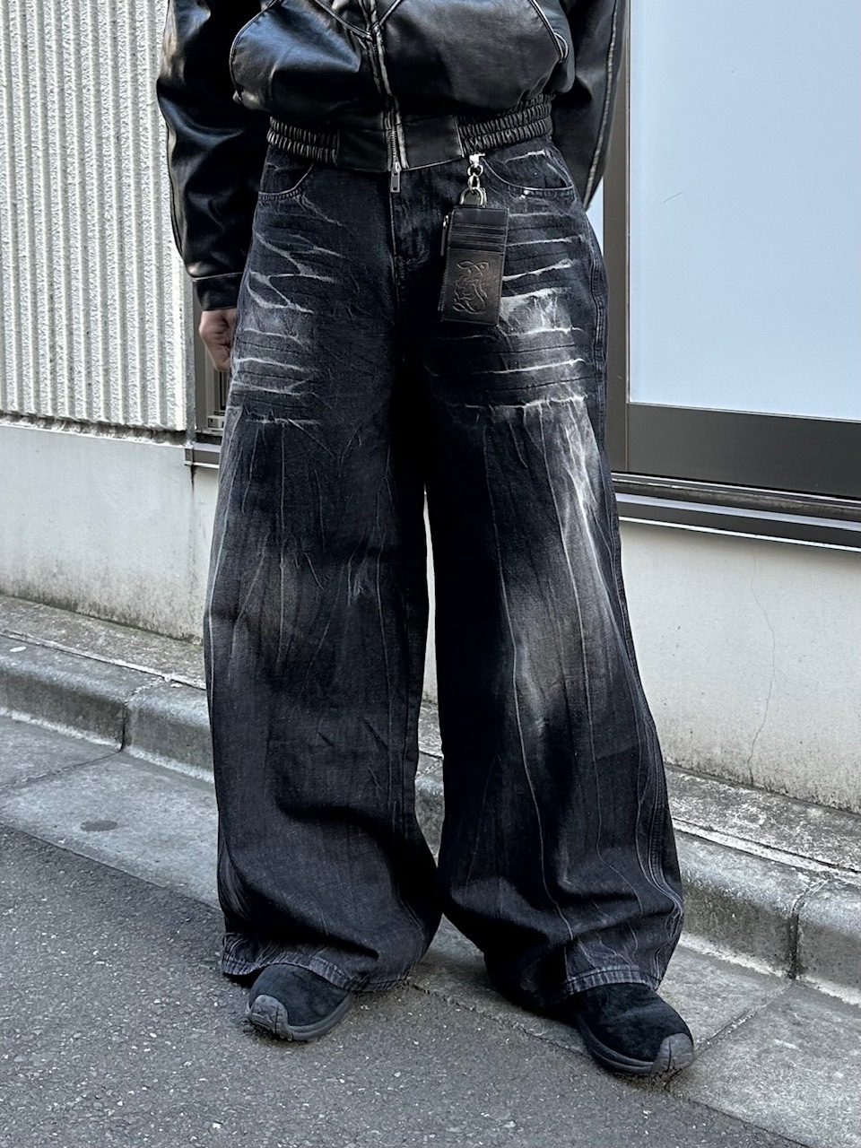 デニム・ジーパン Wiley Washing Black Jeans (401) 大阪店WEB限定【Chikashitsu +】crack wash wide denim pants