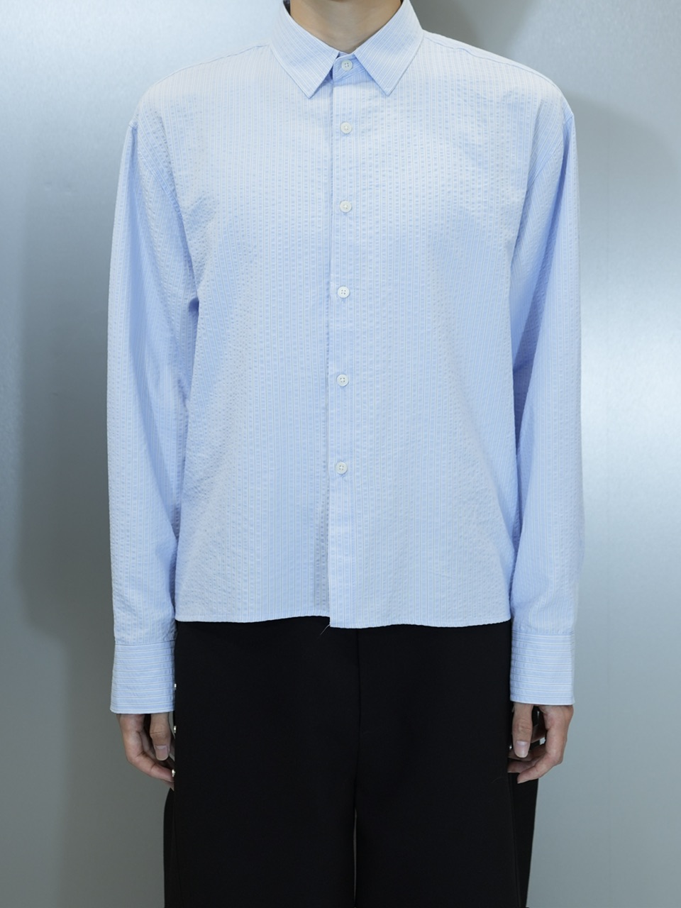【CS】CROPPED STRIPE BUTTON UP SHIRT (BLUE)