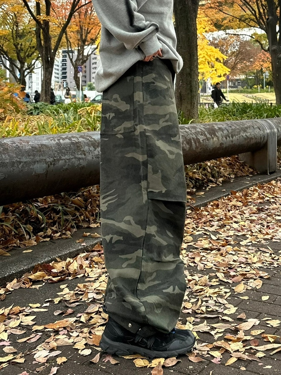 受注制【Chikashitsu +】snap button camouflage pants (2color