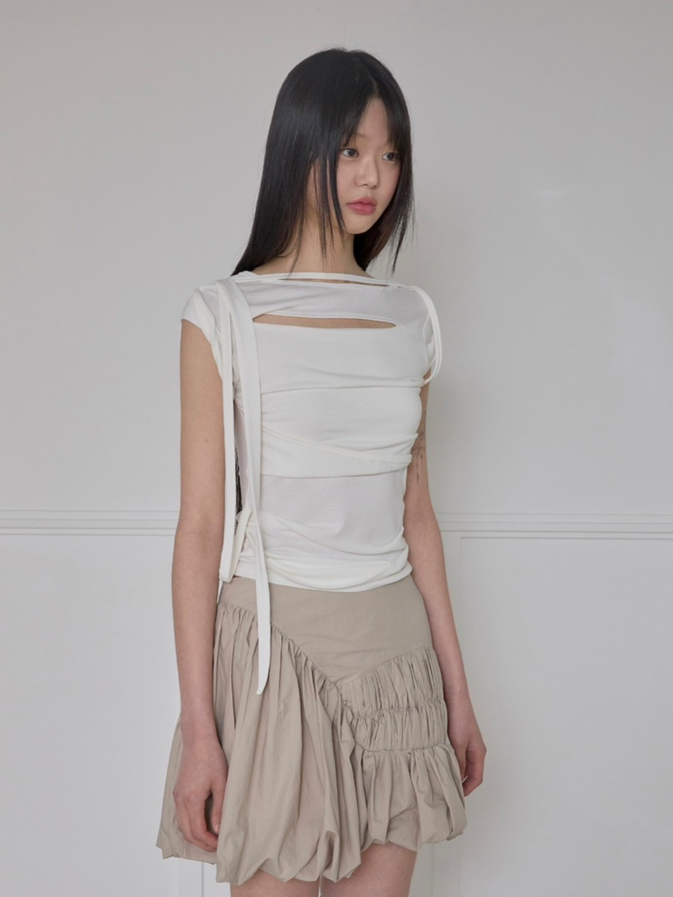 【FLARE UP】 Asymmetrical Draped Roll-Up T-Shirt /追跡付 FLAREUP】Asymmetrical Draped Strap Roll-Up T-Shirt | OUR