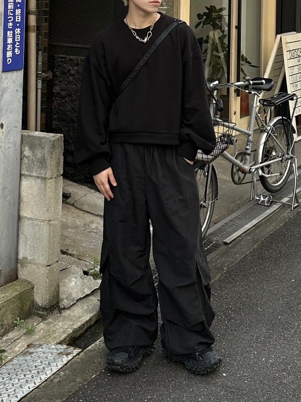 受注制【Chikashitsu +】unisex cropped balloon sweat (3color)