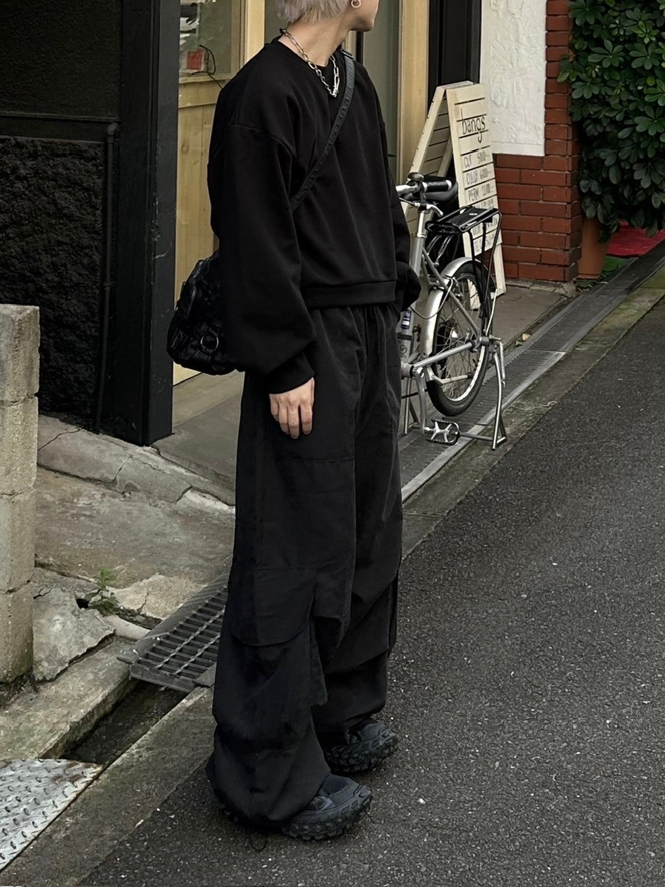 受注制【Chikashitsu +】unisex cropped balloon sweat (3color)