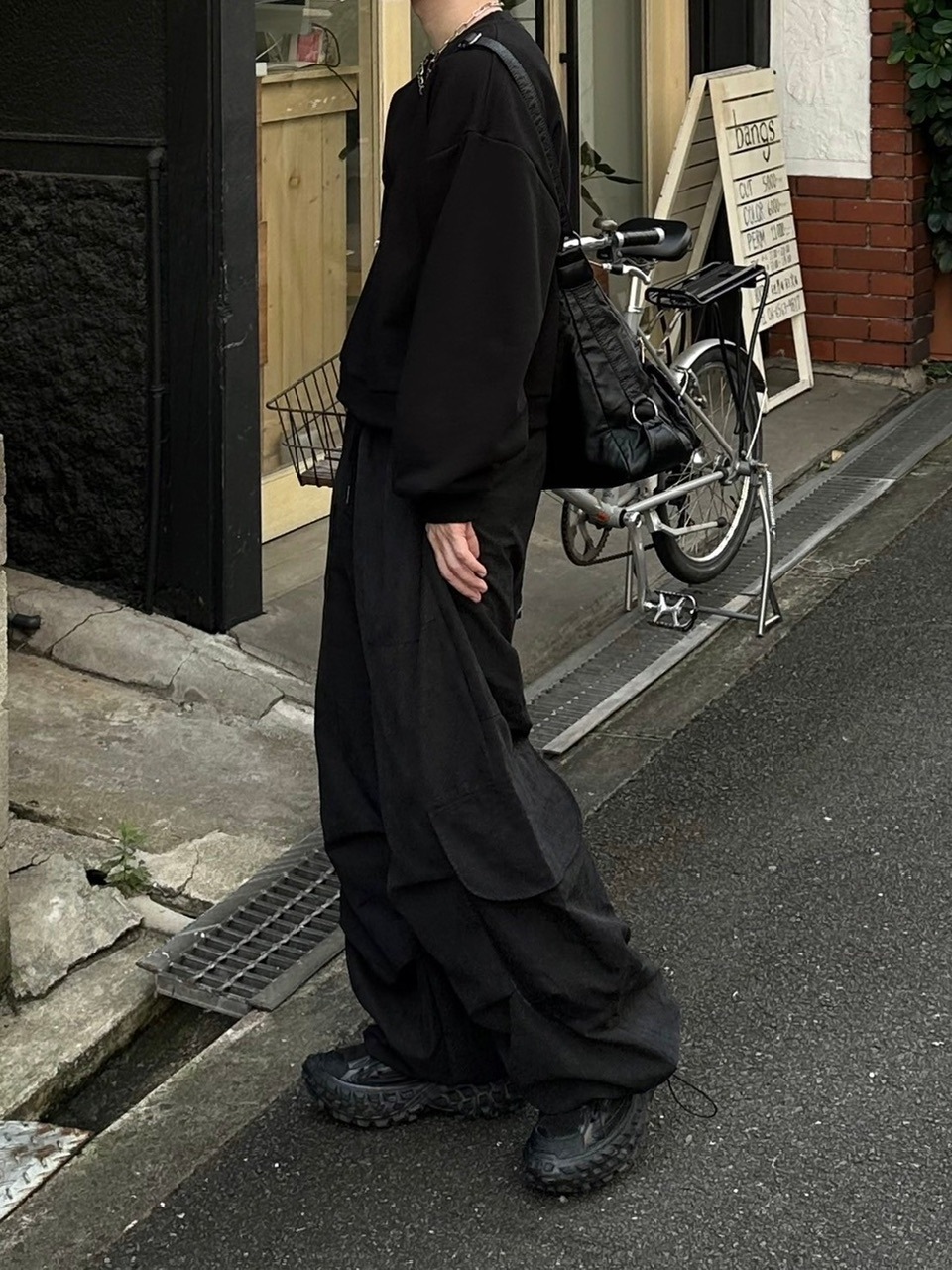 受注制【Chikashitsu +】unisex cropped balloon sweat (3color)