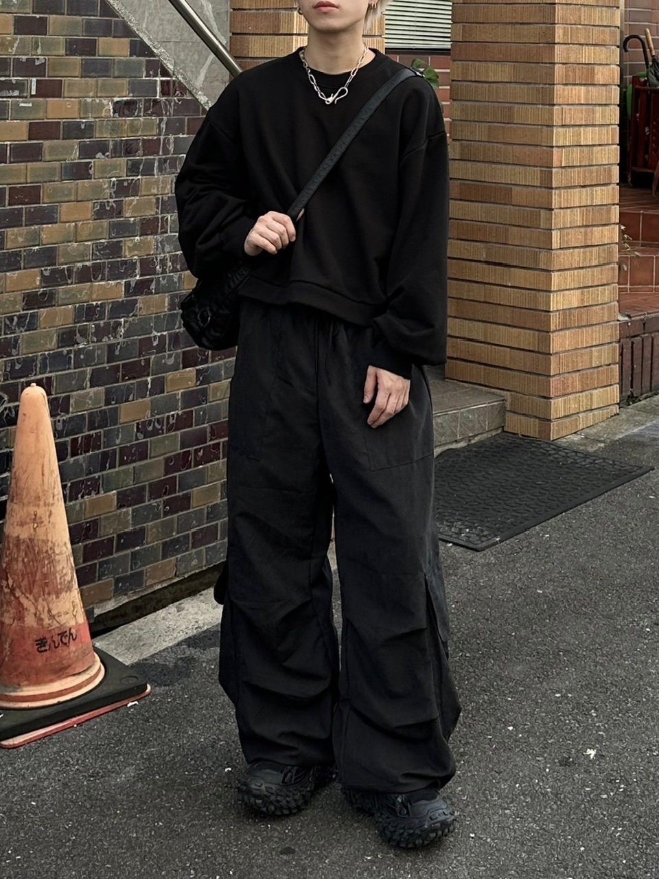 受注制【Chikashitsu +】unisex cropped balloon sweat (3color)