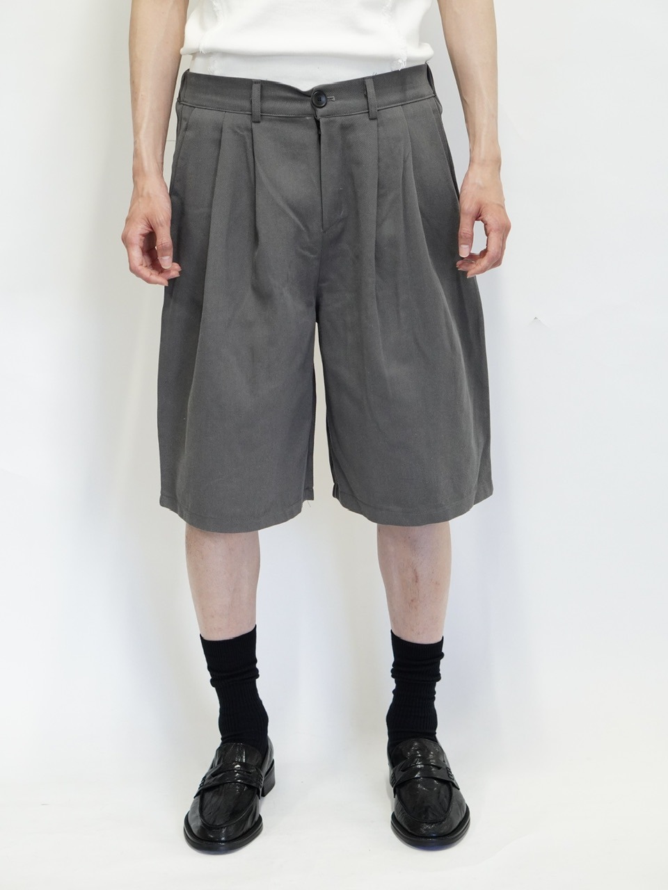 東京店WEB限定【Chikashitsu +】2tuck Bermuda pants (2color)