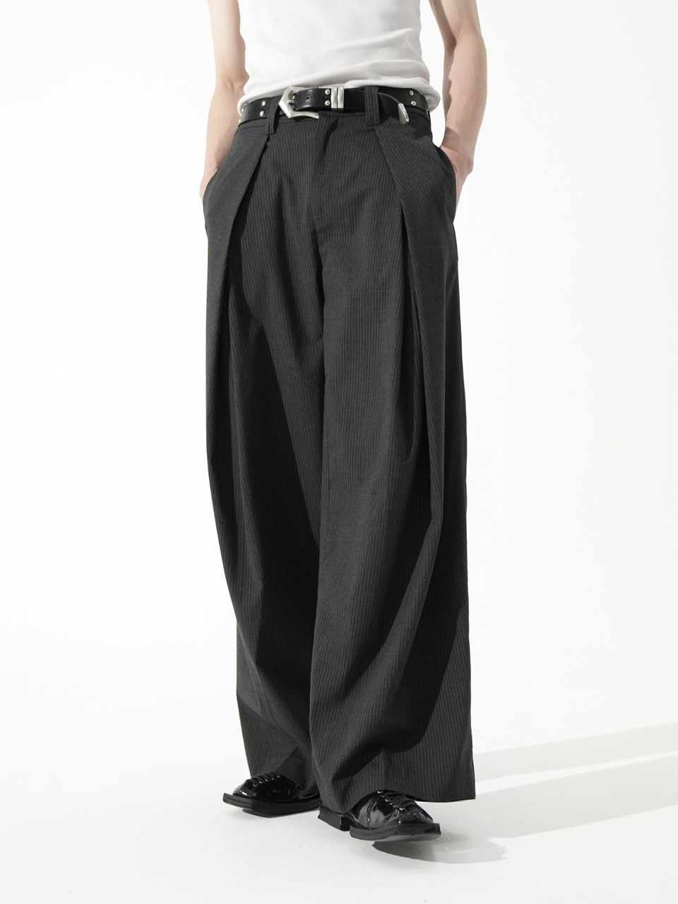 【CS】stripe cross tuck drape slacks (gray)