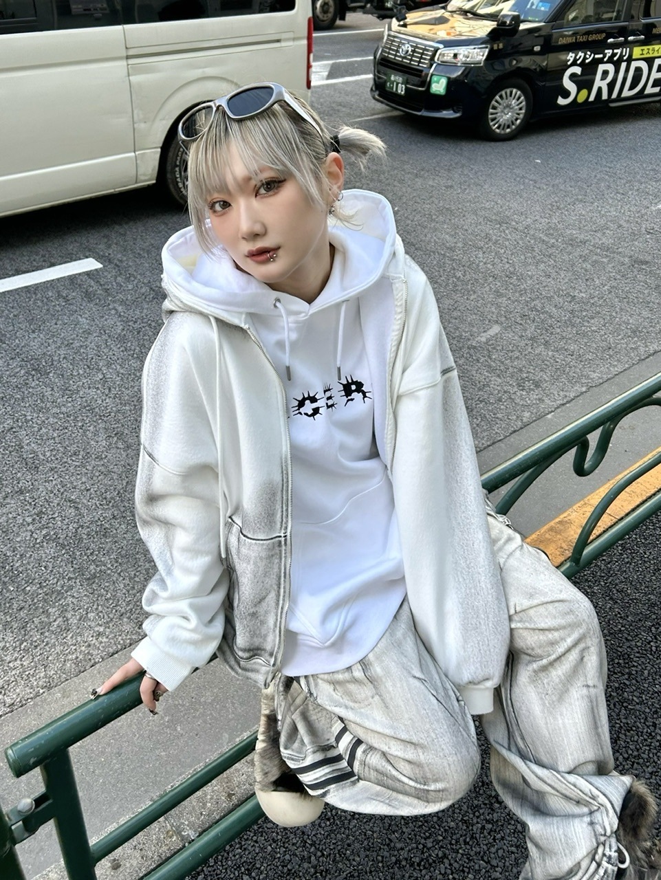 【Never mind the XU】dirty paint zip hoodie (3color) / 【ネバーマインドザエックスユー】ダーティーペイント長袖ジップアップパーカー