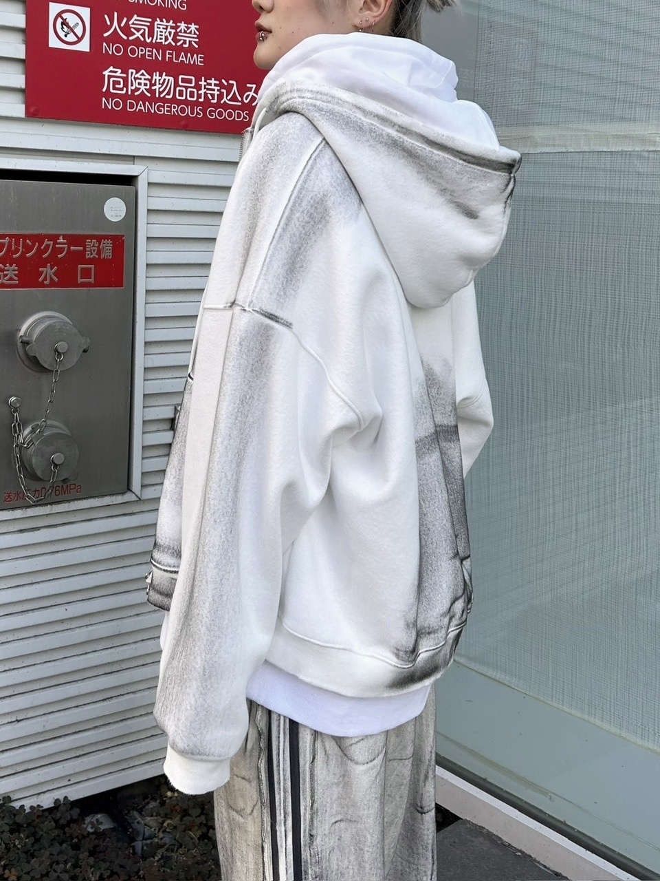 【XU DOG】dirty washing zip up hoodie ホワイト 受注制【Never mind the XU】dirty washing zip up hoodie