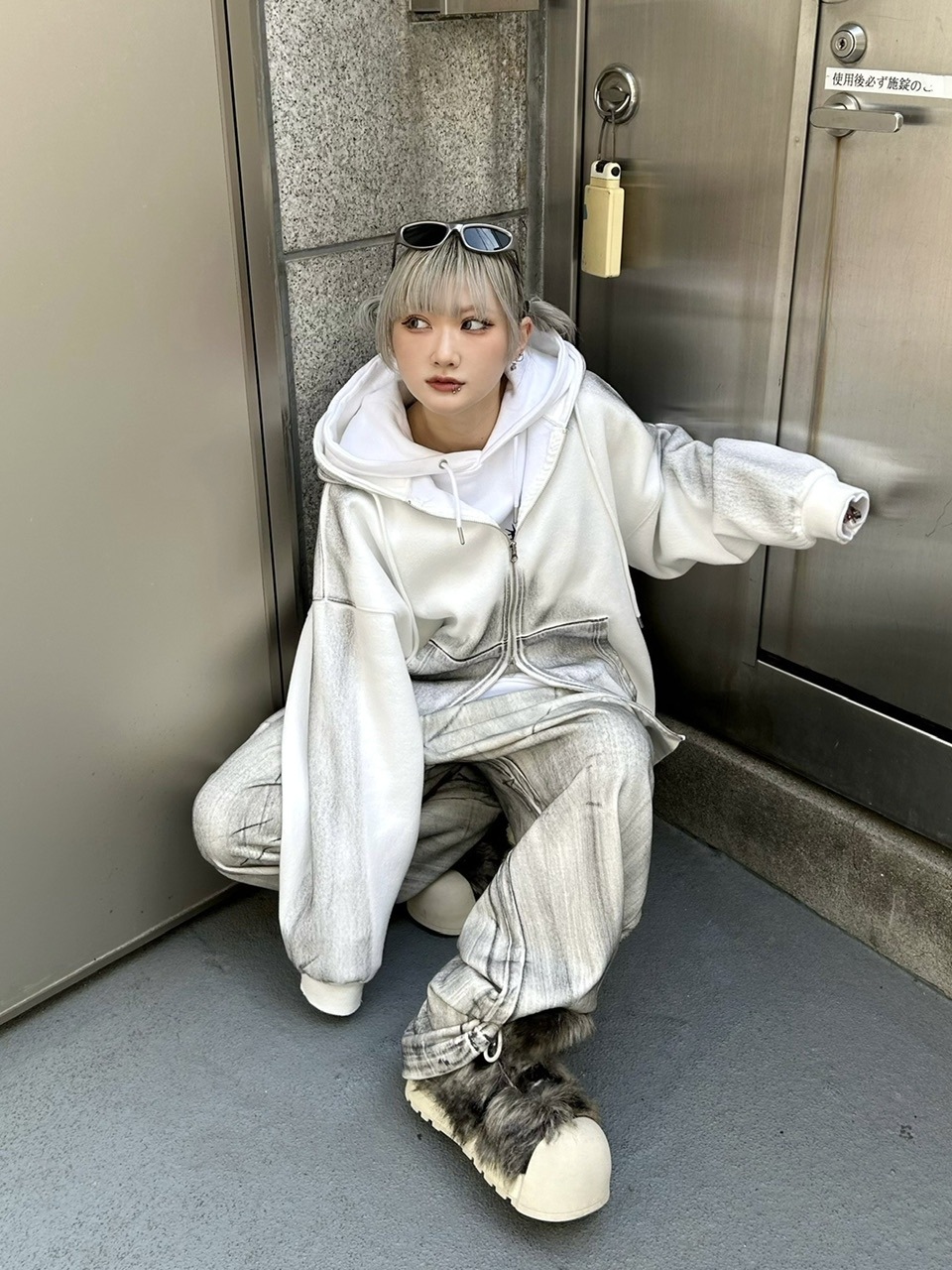 受注制【XU DOG】dirty paint zip hoodie (3color) | OUR BRAND