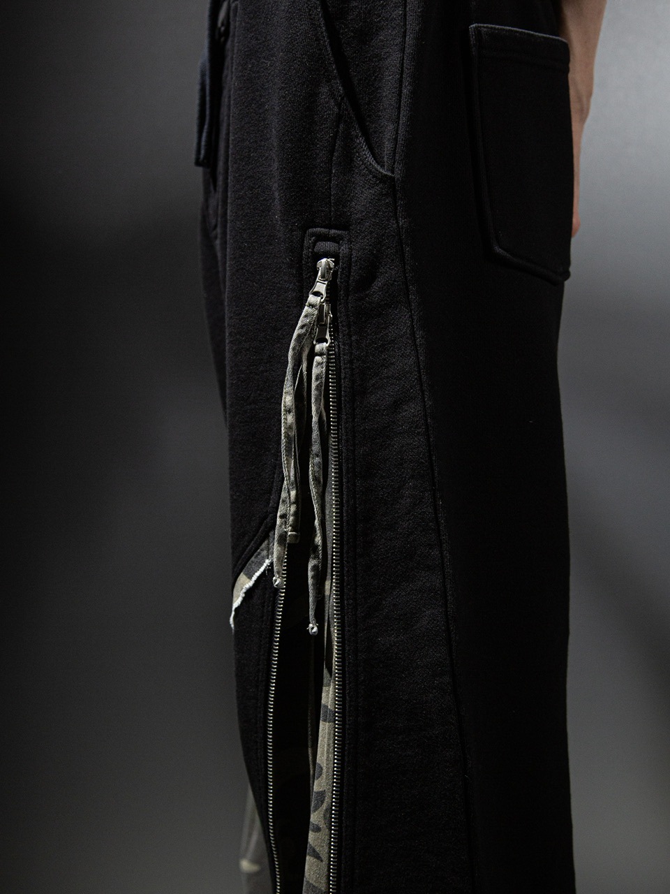 【DIG YOUR OWN GRAVE】SIDE CAMO ZIP SWEAT