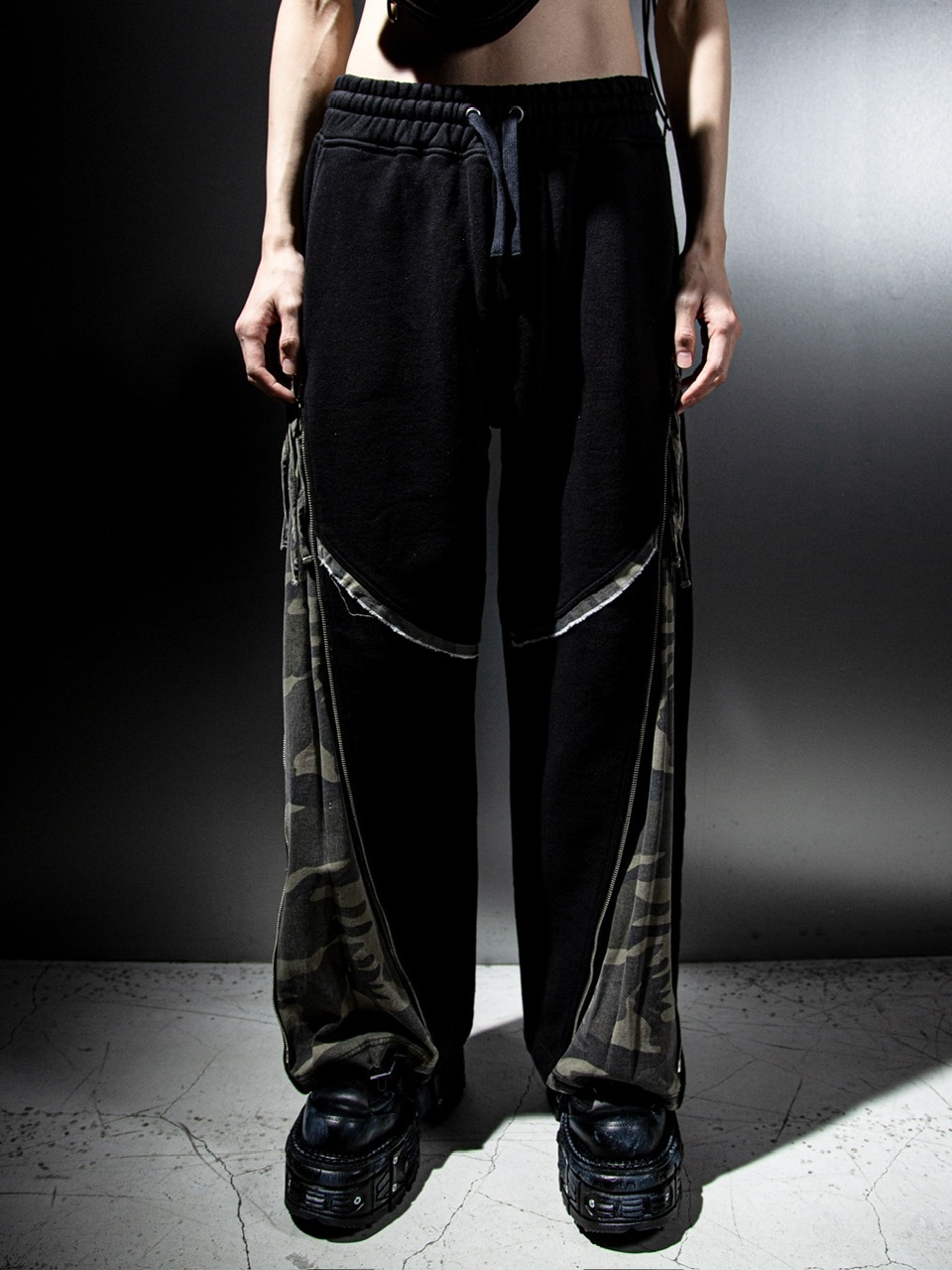 【DIG YOUR OWN GRAVE】SIDE CAMO ZIP SWEAT