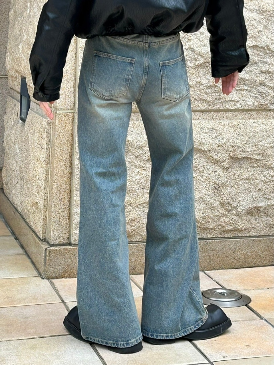 受注制【Chikashitsu +】vintage wash bootscut denim pants (2color)