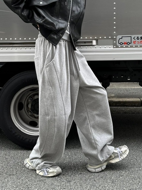 受注制【Chikashitsu +】curve stitch straight sweat pants (3color) / 【チカシツプラス】カーブスティッチストレートスウェットパンツ