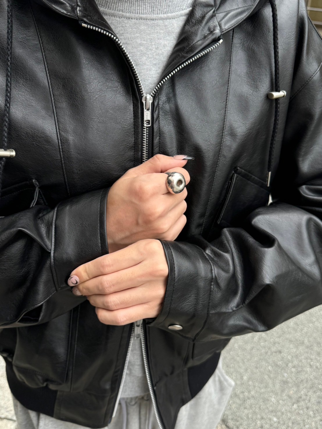 受注制【Chikashitsu +】vegan leather box hooded blouson