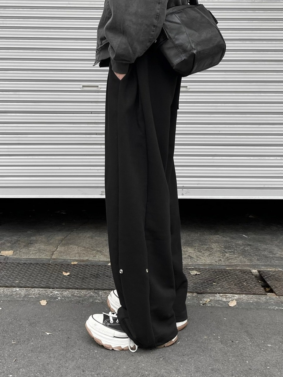 受注制【Chikashitsu +】snap button buggy sweat pants (3color) / 【チカシツプラス】スナップボタンバギースウェットパンツ