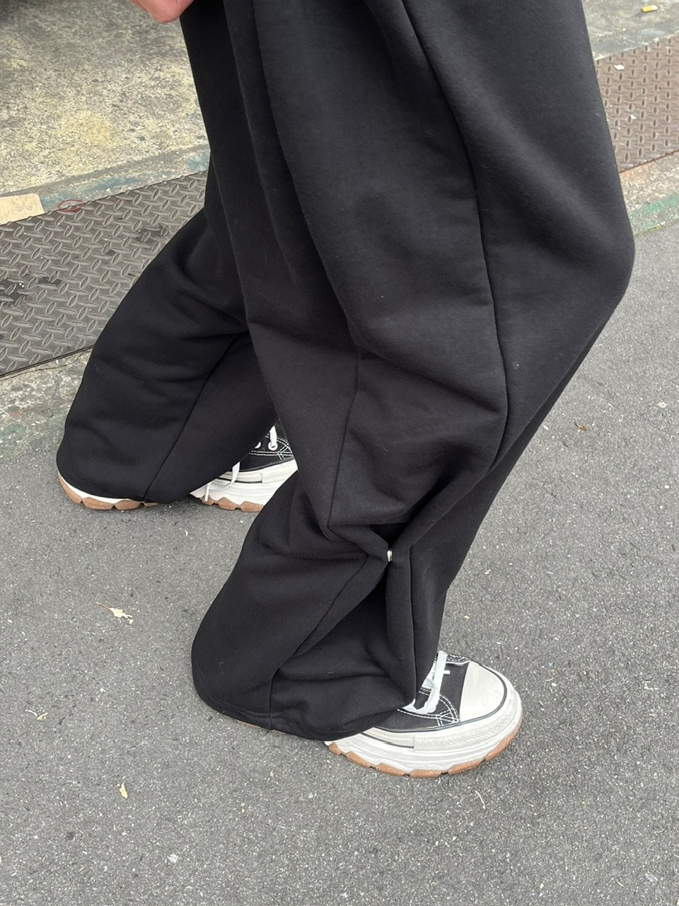 受注制【Chikashitsu +】snap button buggy sweat pants (3color) / 【チカシツプラス】スナップボタンバギースウェットパンツ