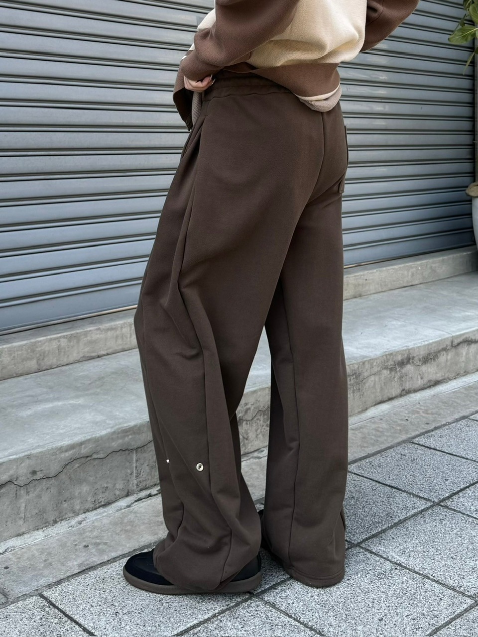 受注制【Chikashitsu +】snap button buggy sweat pants (3color) / 【チカシツプラス】スナップボタンバギースウェットパンツ