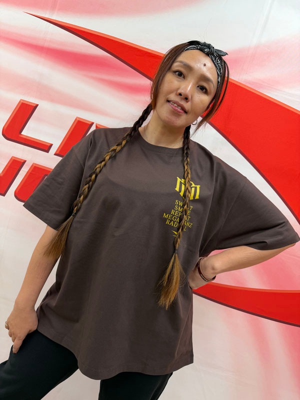 MEGADANZビッグTシャツ＜ブラウン＞