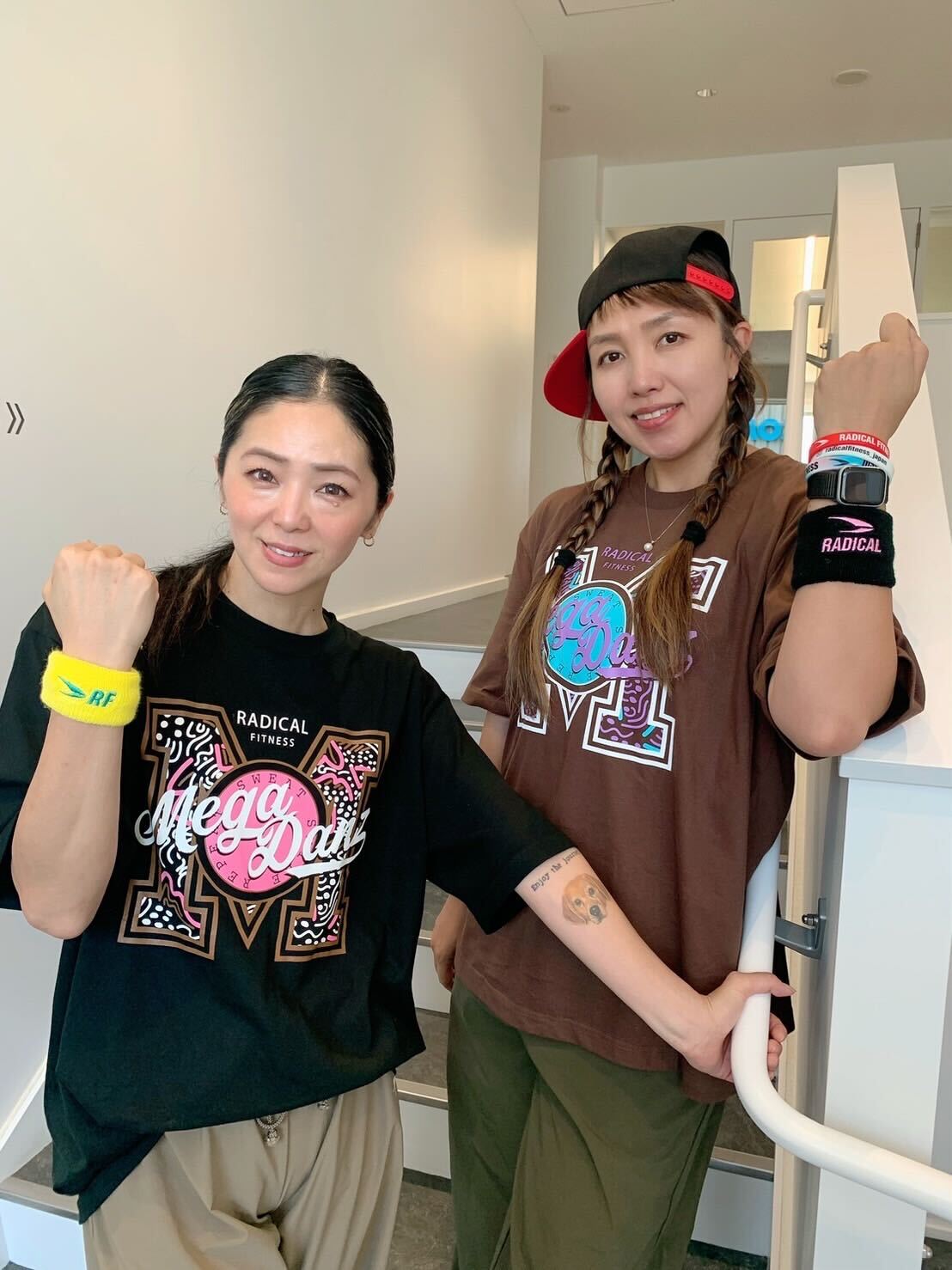 フラットキャップ＜ブラック×レッド＞