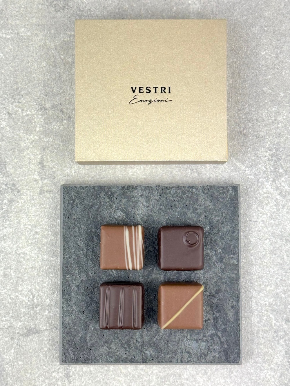 2026予約商品＞コレツィオーネ4 | Emozioni | VESTRI