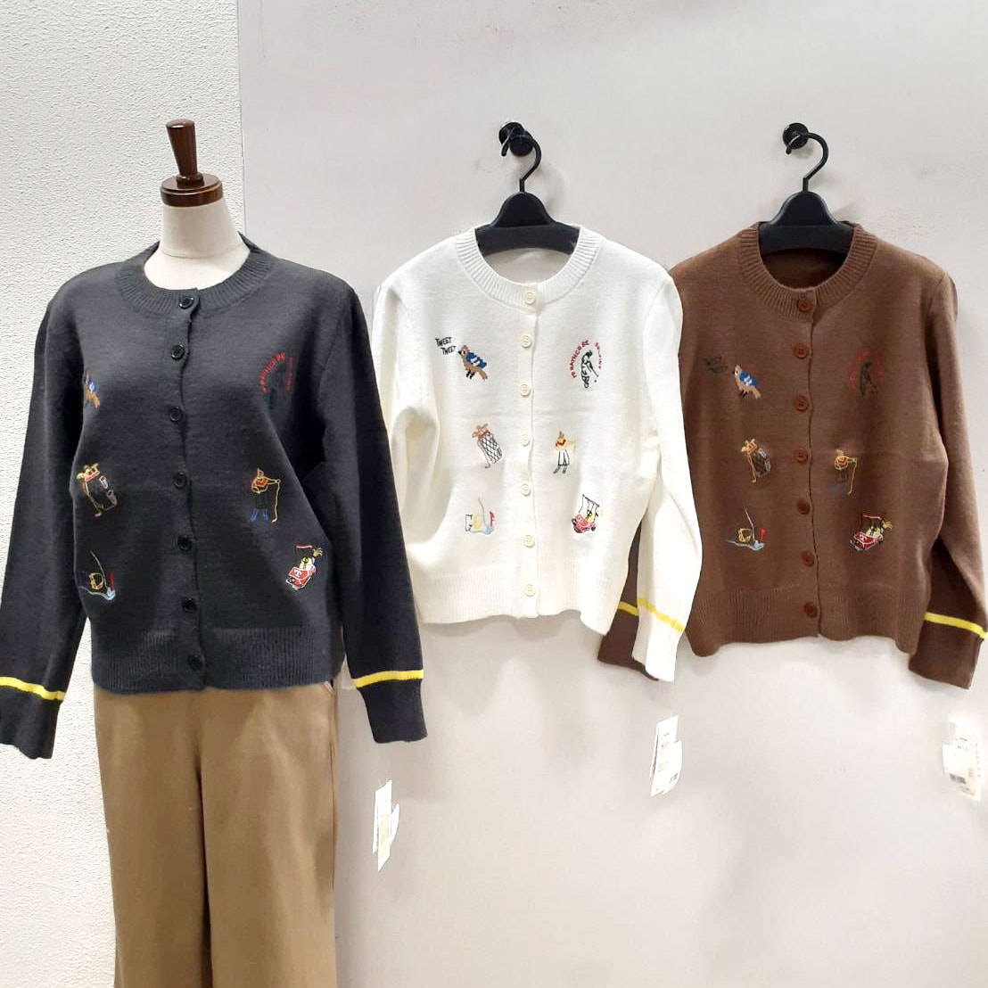 P000 刺しゅう散らし クルーカーディガン（F3Y-40788）