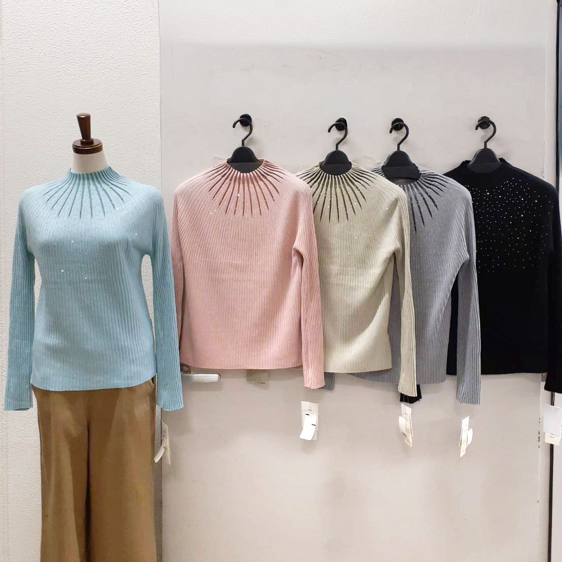 P000 ハピス付き ハイネックリブニット（F3Y-40786）