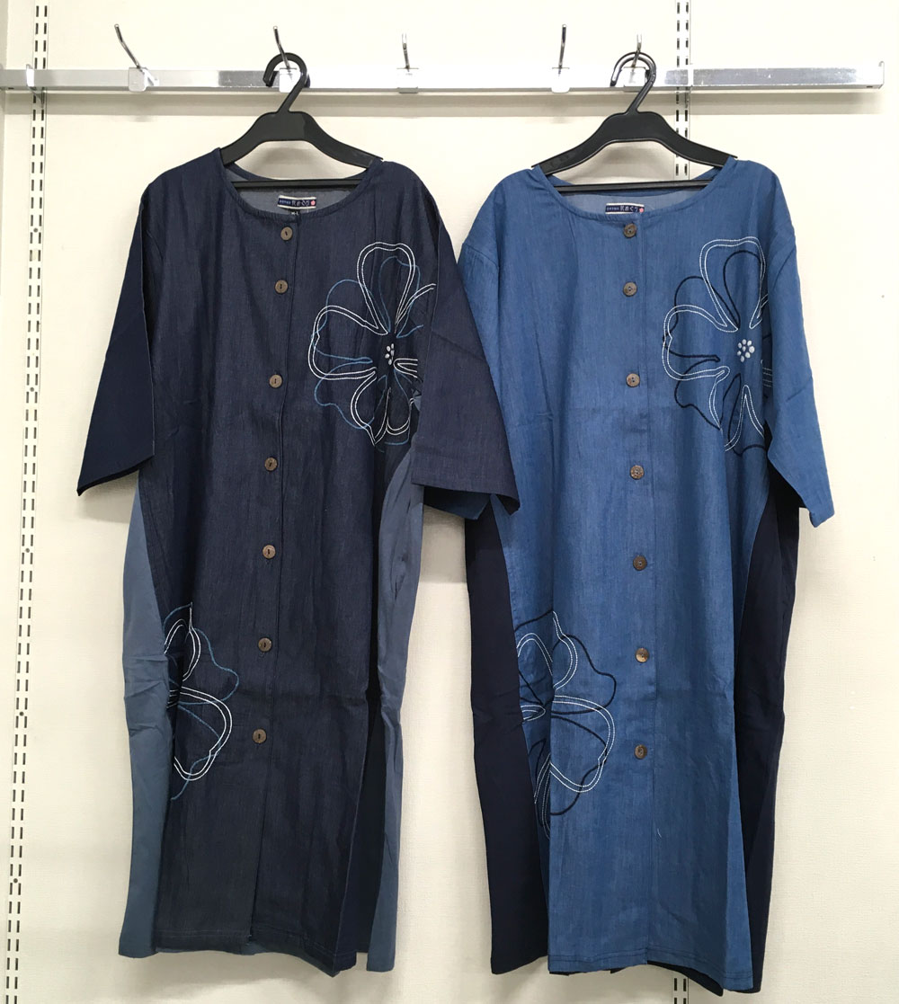 P000 花ししゅう 配色デニムワンピース（75-575957）