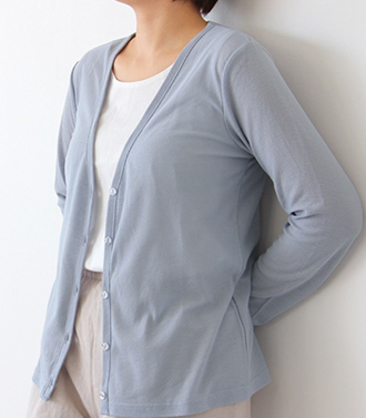 P000【ironohi】UV梨地 Vネックカーディガン（75-23304）