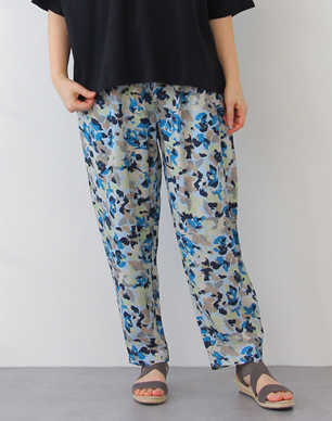 P000【ironohi】接触冷感 フラワープリント テーパードパンツ（75-26376）