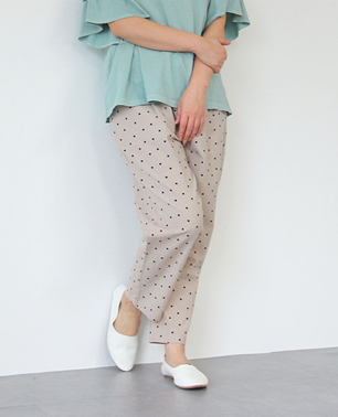 P000【ironohi】コットンリネン ドット柄 テーパードパンツ（75-26367）