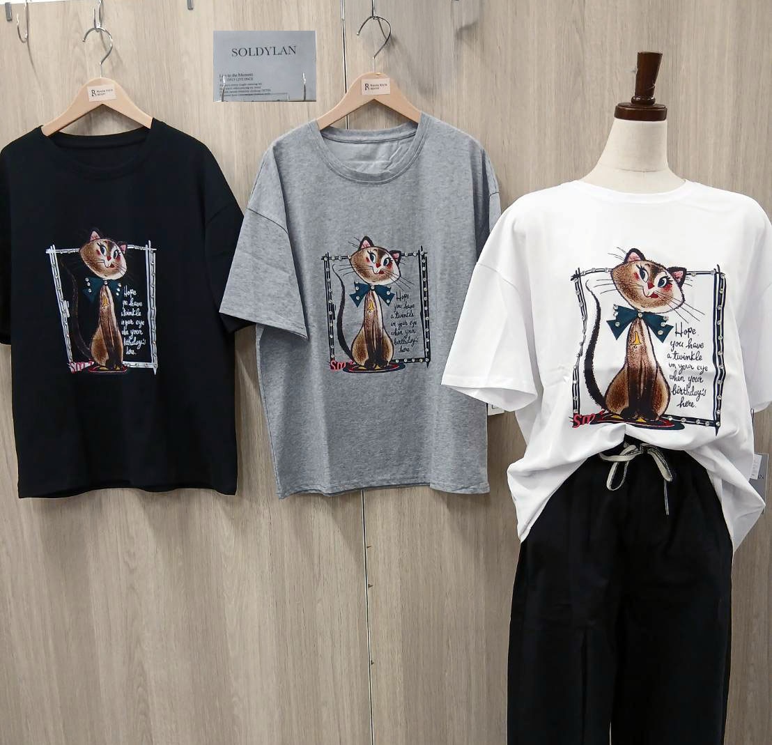 P000【SOLDYLAN】ビジュー付きレトロねこPt Tシャツ（F5-25671）