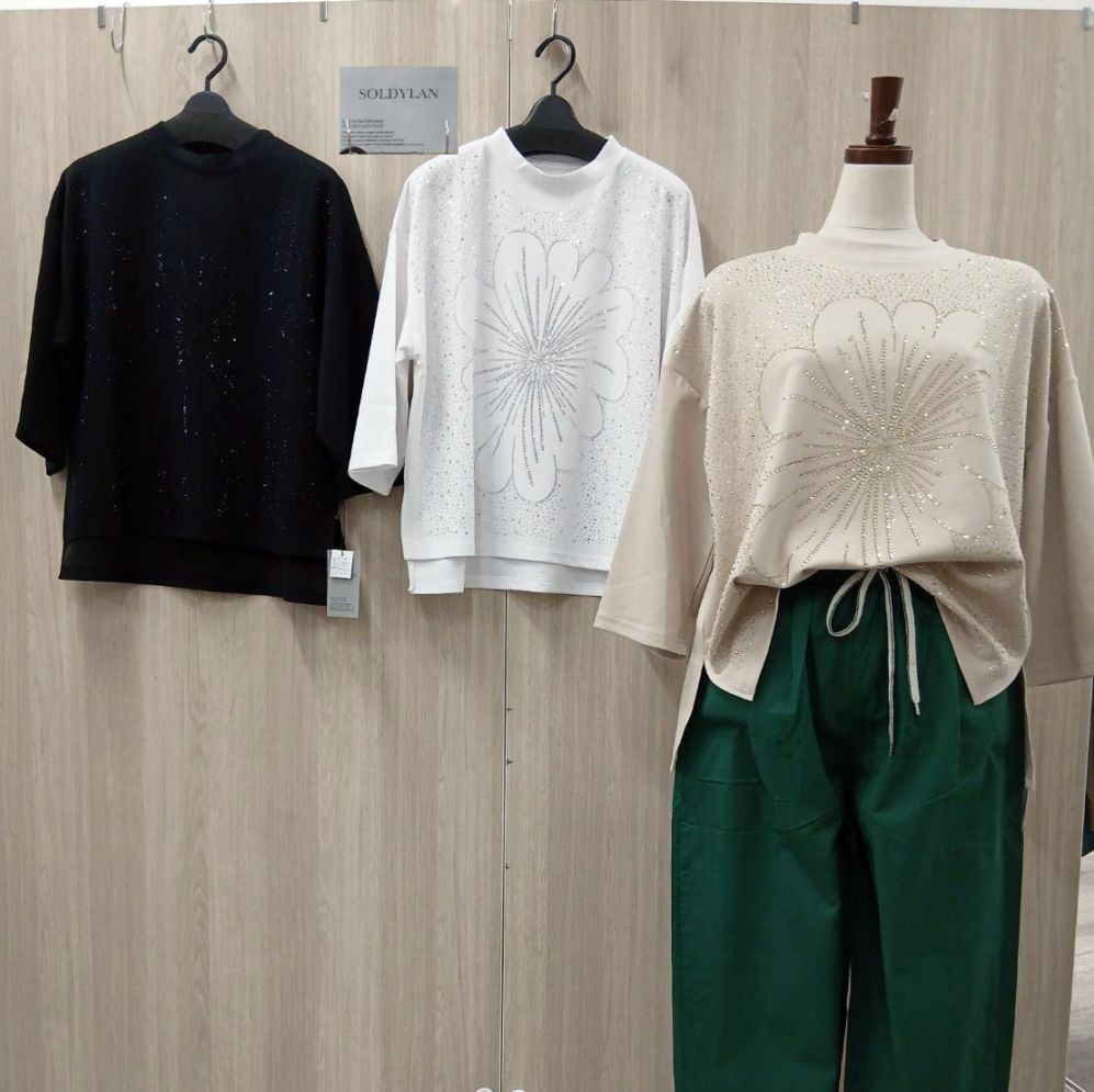 P000【SOLDYLAN】前身ビジューギラギラフラワー Tシャツ（F5-25671）