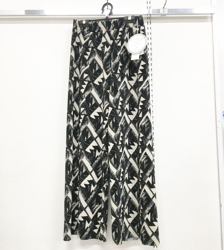 P000 エスニック柄プリーツワイドパンツ（F2KA-366618）