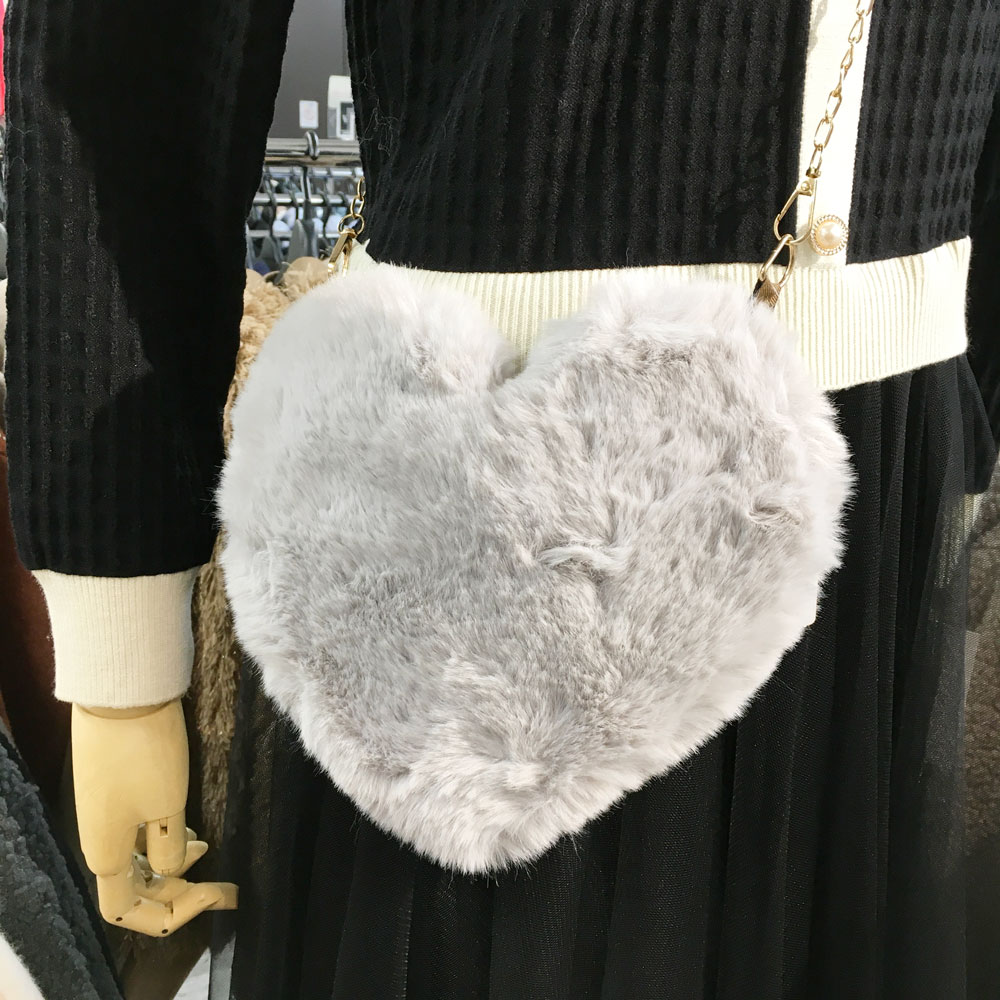 JSB ファー　ポーチ JSB ファー ポーチの通販 by LOVE♡J.S.B.｜ラクマ