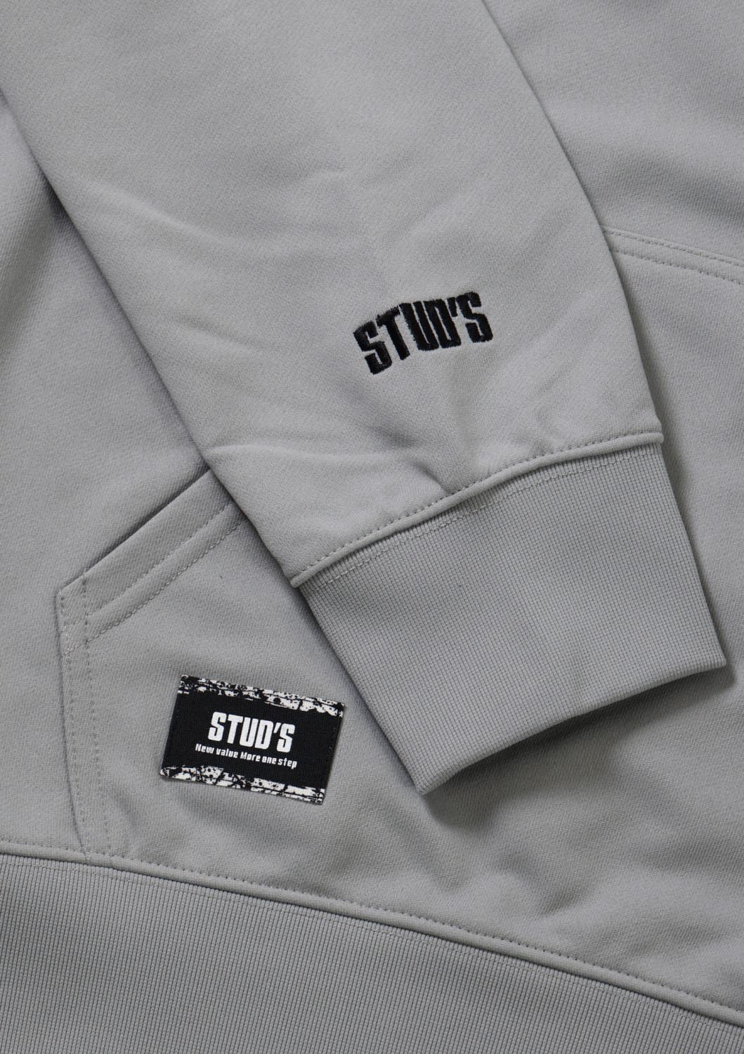 STUD'S(S9534-7)プルオーバーフーディ