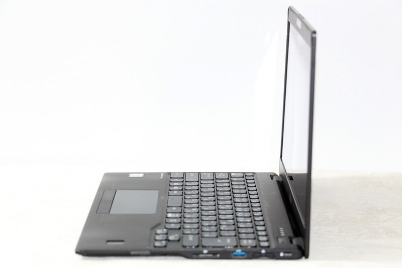 Ｉ⑲富士通　FMVU2404HP　U939/B ノートパソコン 富士通 U939/BX FMVU2404HP Core i5 8265U 1.6GHz 8GB