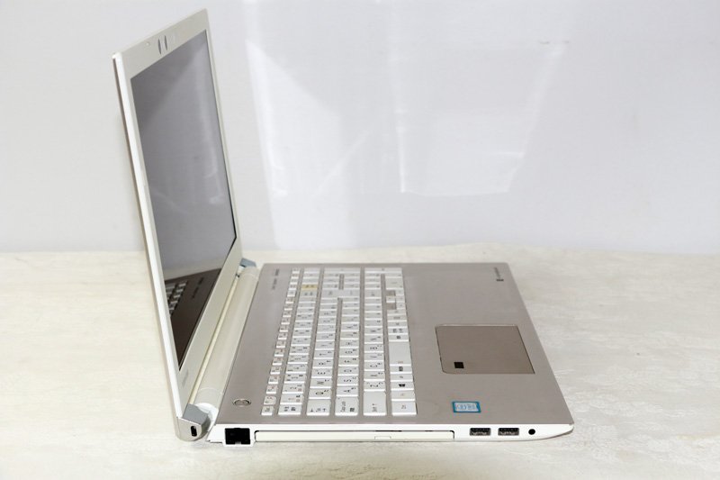 ノートパソコン Dynabook AZ65/GGSD Core i7 8550U 1.8GHz 16GB