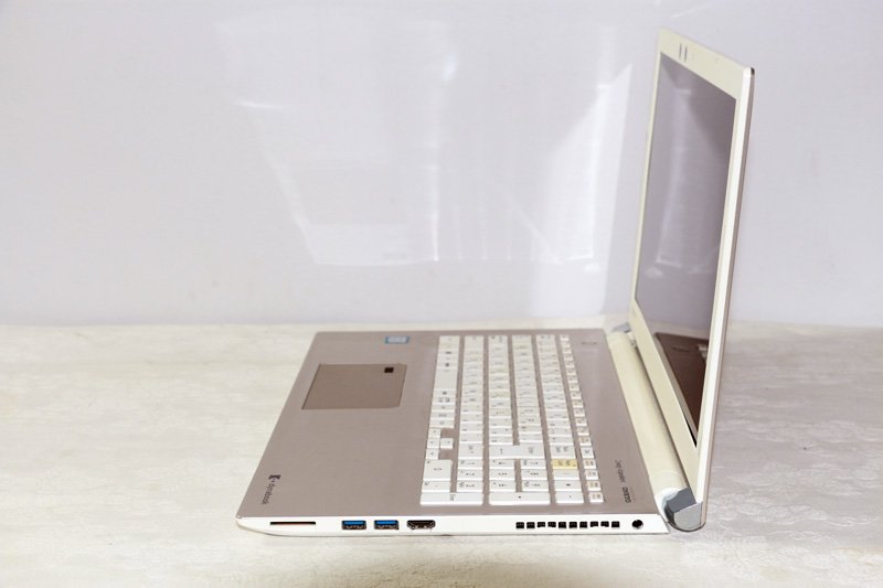 ノートパソコン Dynabook AZ65/GGSD Core i7 8550U 1.8GHz 16GB