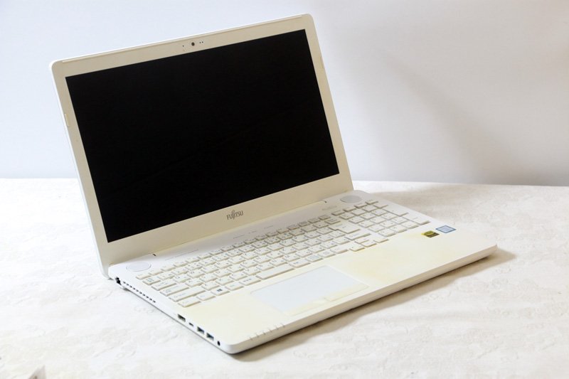 Windowsノート本体 LIFEBOOK AH53/B2R/i7-7700HQ/16GB/512GB/ LIFEBOOK AH Fujitsu AH53/B2 FMVA53B2R / i7 7700HQ 16GB SSD