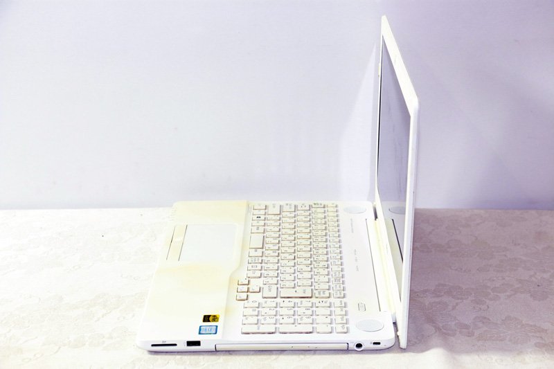 ノートパソコン 富士通 LIFEBOOK AH53/B2 FMVA53B2W Core i7