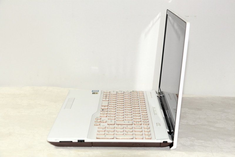 ノートパソコン 富士通 FMV LIFEBOOK WA3/D1 FMVWD1A37W Core i7 8565U