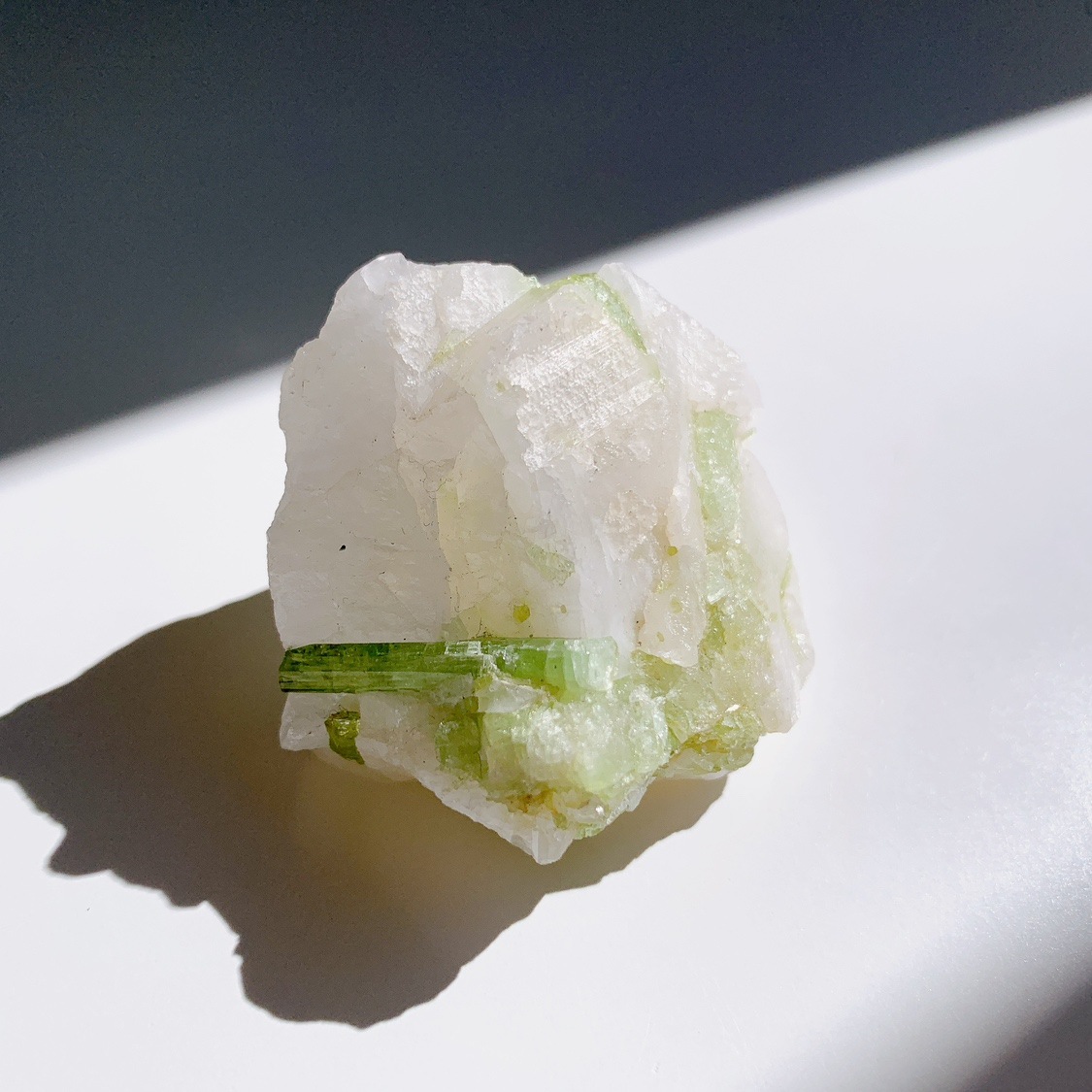 グリーントルマリンonクォーツ 原石 | 原石 | Crystals by Purely