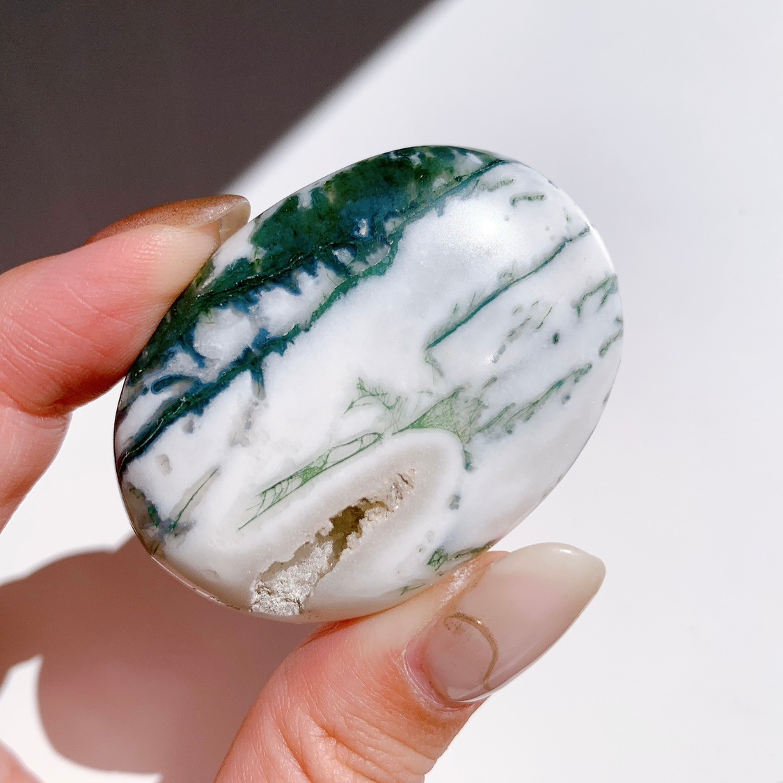 ツリーアゲート にぎり石 | パームストーン（にぎり石） | Crystals by