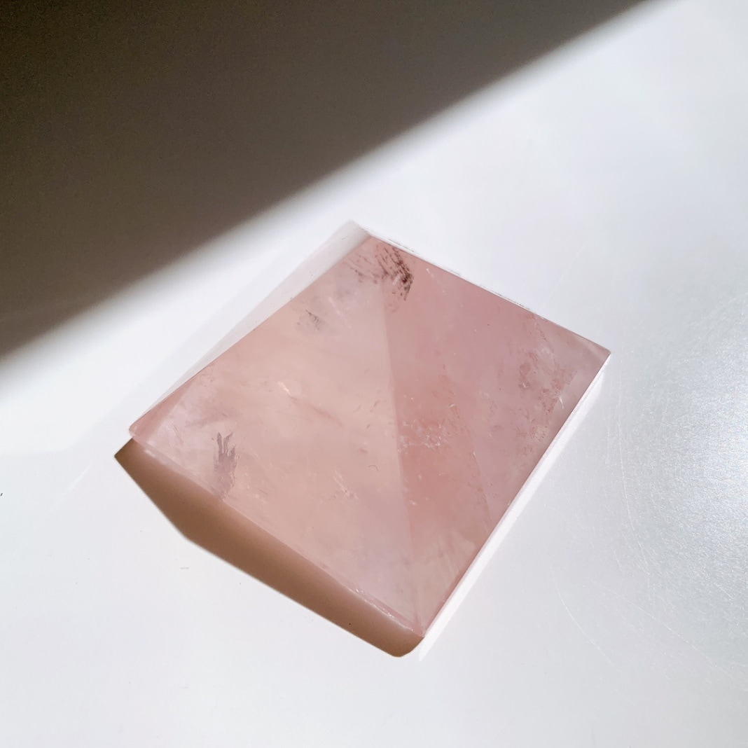 ローズクォーツ ピラミッド型