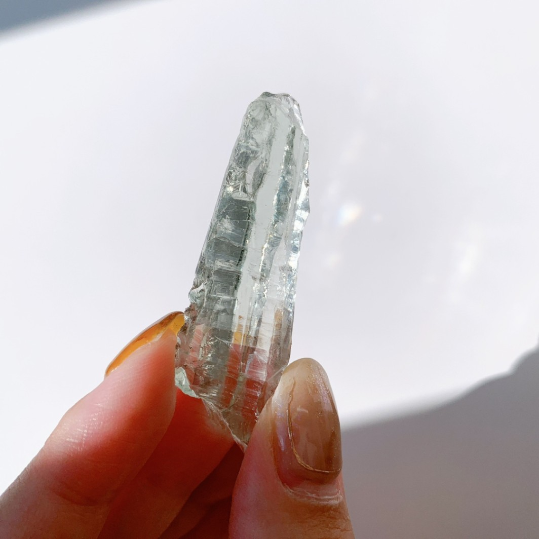 プラシオライト(グリーンアメジスト) 原石